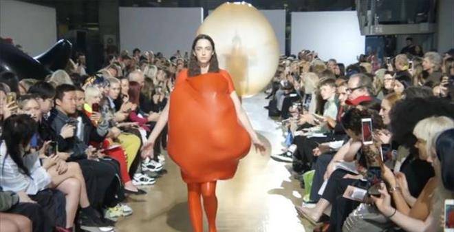 开云APP-阿扎伦卡重返赛场，出色防守首场状态出色，独行侠观众沸腾！-开云APP