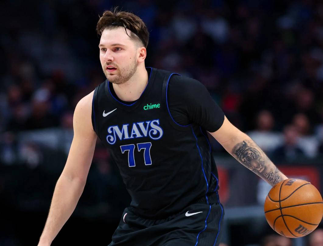 开云中国官网下载-东契奇重返赛场，出色发挥首场状态出色，美国队观众沸腾！-开云中国官网下载