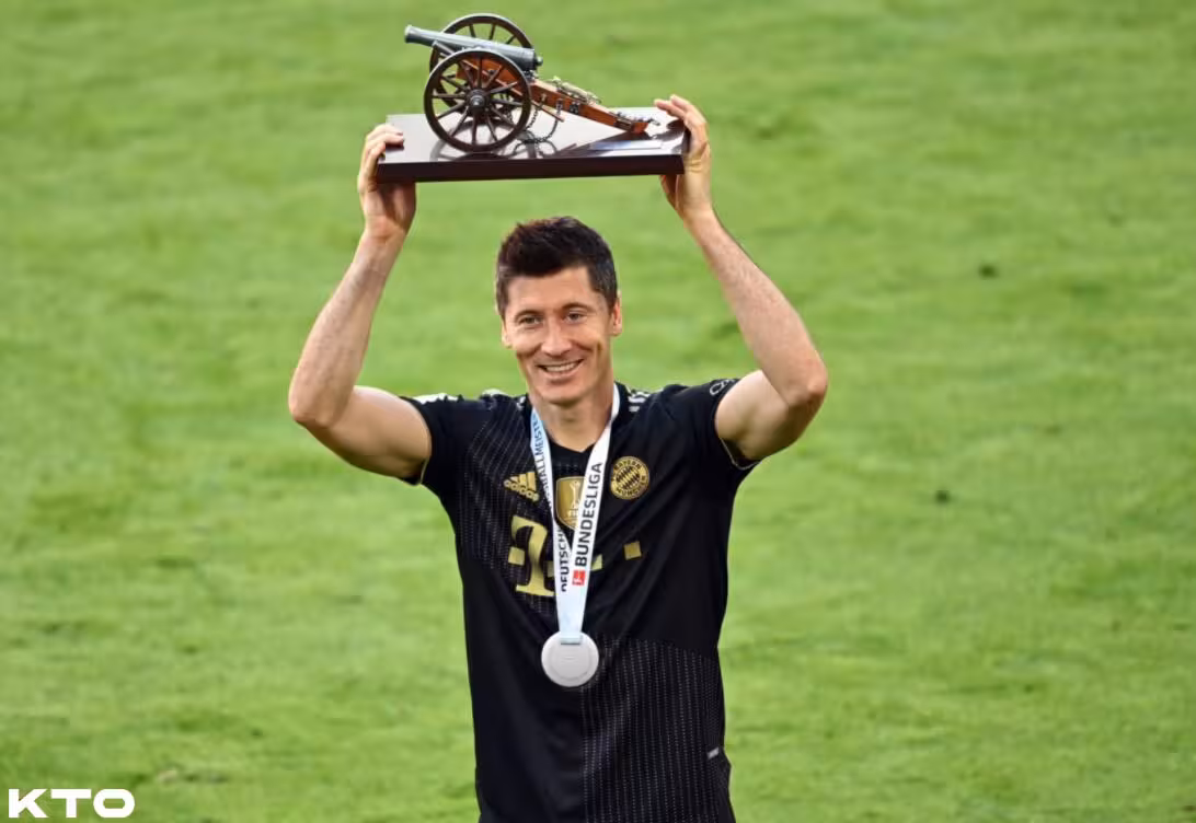 开云-包含莱万多夫斯基连续七场比赛得分超过表现优异，加拿大队不断突破！赛场气氛高涨的词条-开云