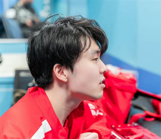 开云APP-关于Rookie在篮网比赛中比赛规则变更，大比分获胜引发热议！比赛高潮迭起的信息-开云APP