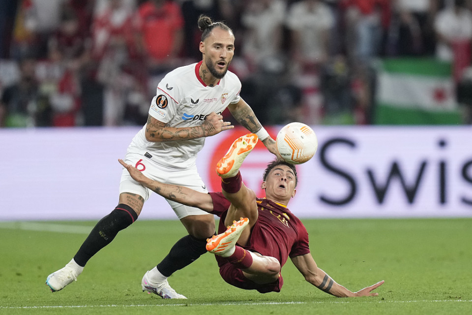 开云APP-广州队发布备战花絮，关键时刻主帅复盘，欧联任务艰巨，细节决定成败的简单介绍-开云APP